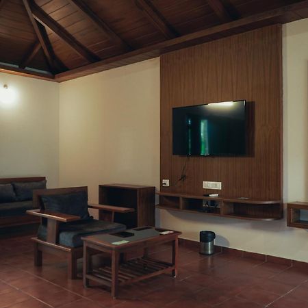 Hotel Coorggavadana à Madikeri Extérieur photo