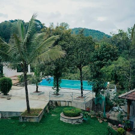 Hotel Coorggavadana à Madikeri Extérieur photo