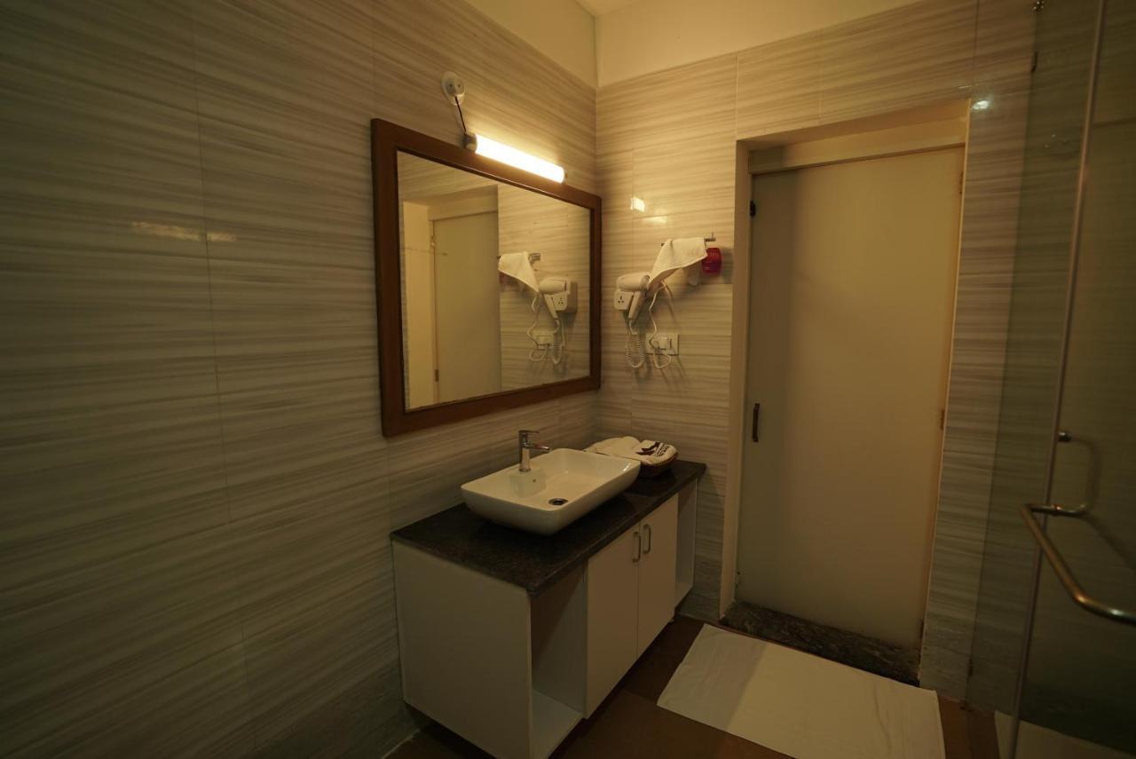 Hotel Coorggavadana à Madikeri Extérieur photo
