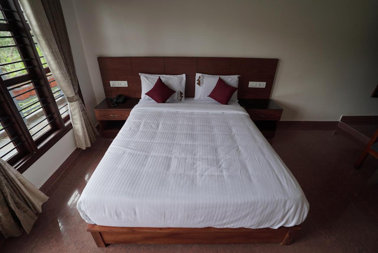 Hotel Coorggavadana à Madikeri Extérieur photo