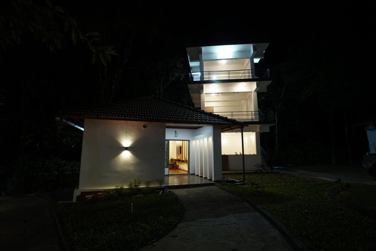 Hotel Coorggavadana à Madikeri Extérieur photo