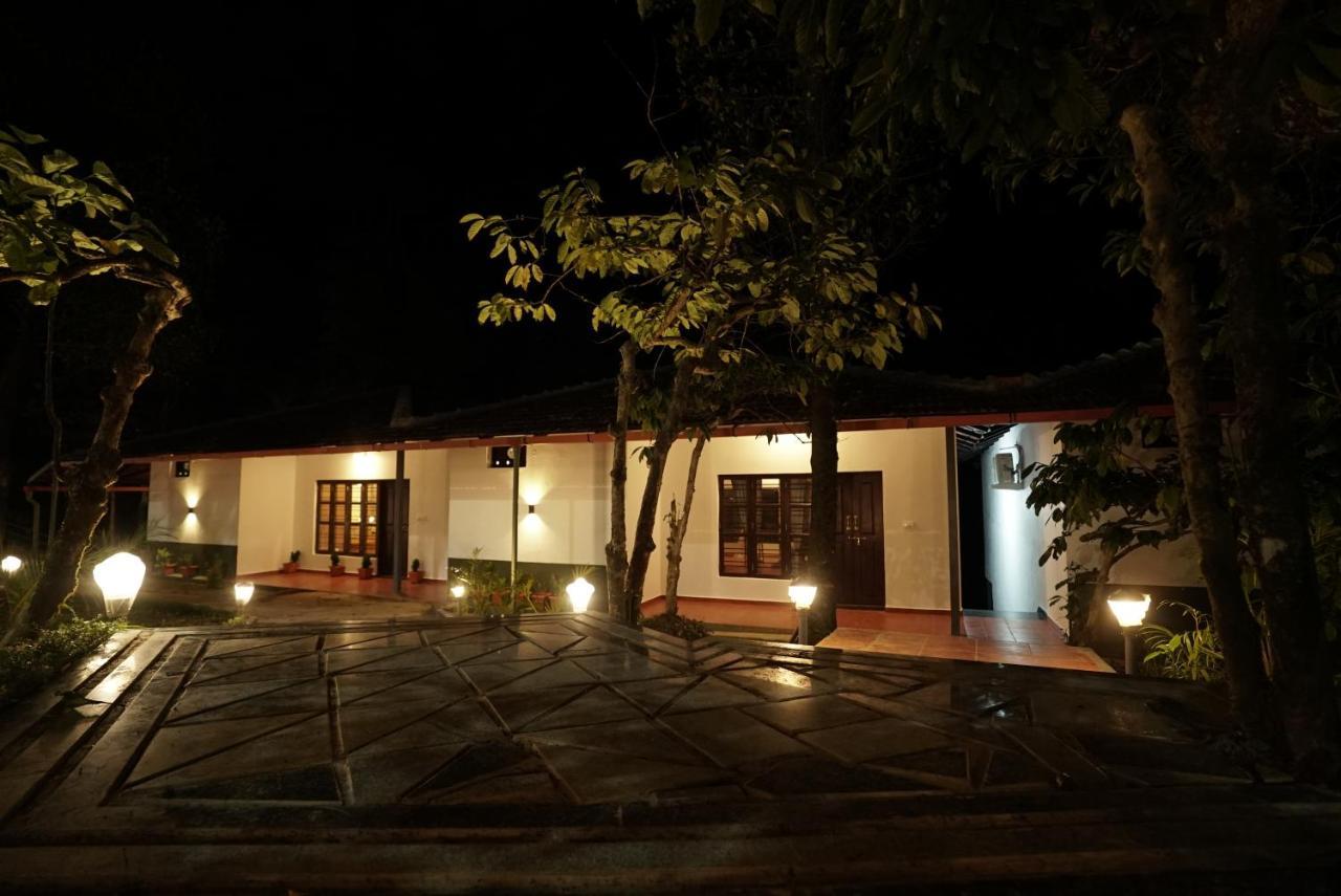Hotel Coorggavadana à Madikeri Extérieur photo