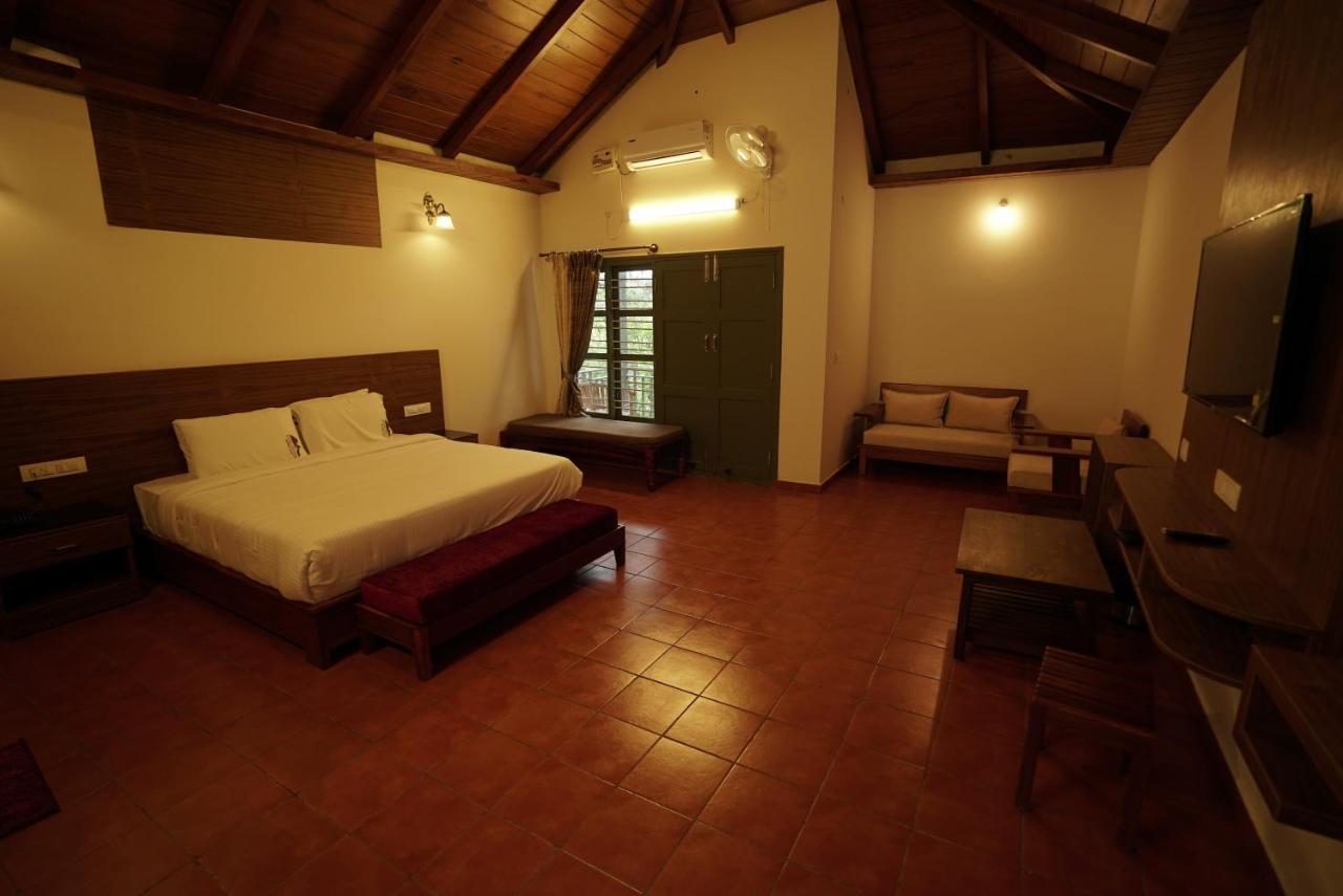 Hotel Coorggavadana à Madikeri Extérieur photo