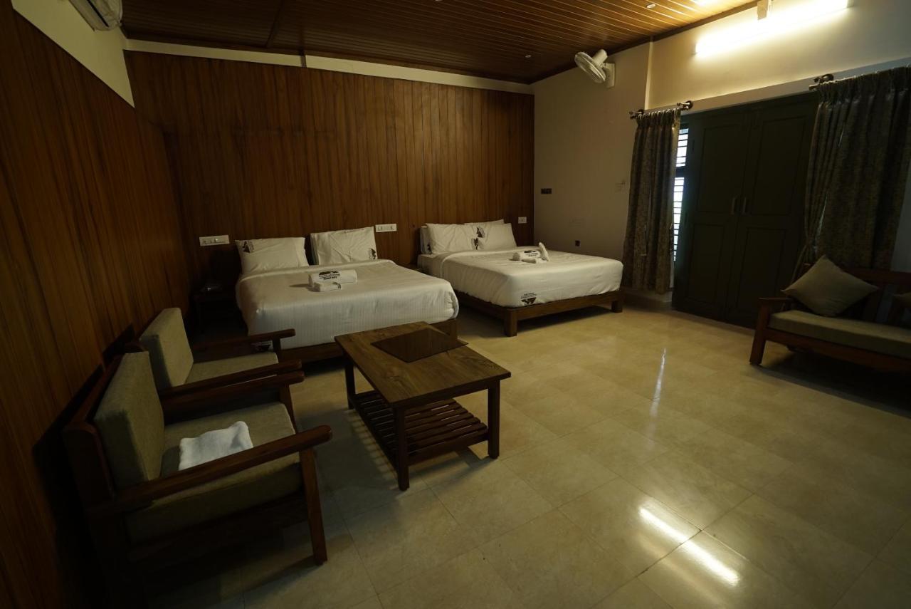 Hotel Coorggavadana à Madikeri Extérieur photo