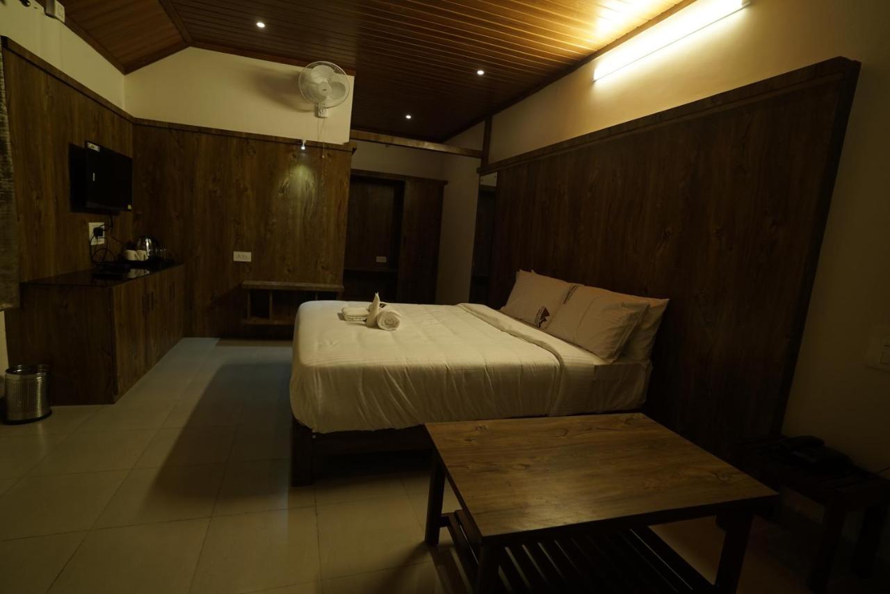 Hotel Coorggavadana à Madikeri Extérieur photo