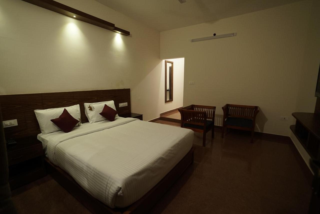 Hotel Coorggavadana à Madikeri Extérieur photo