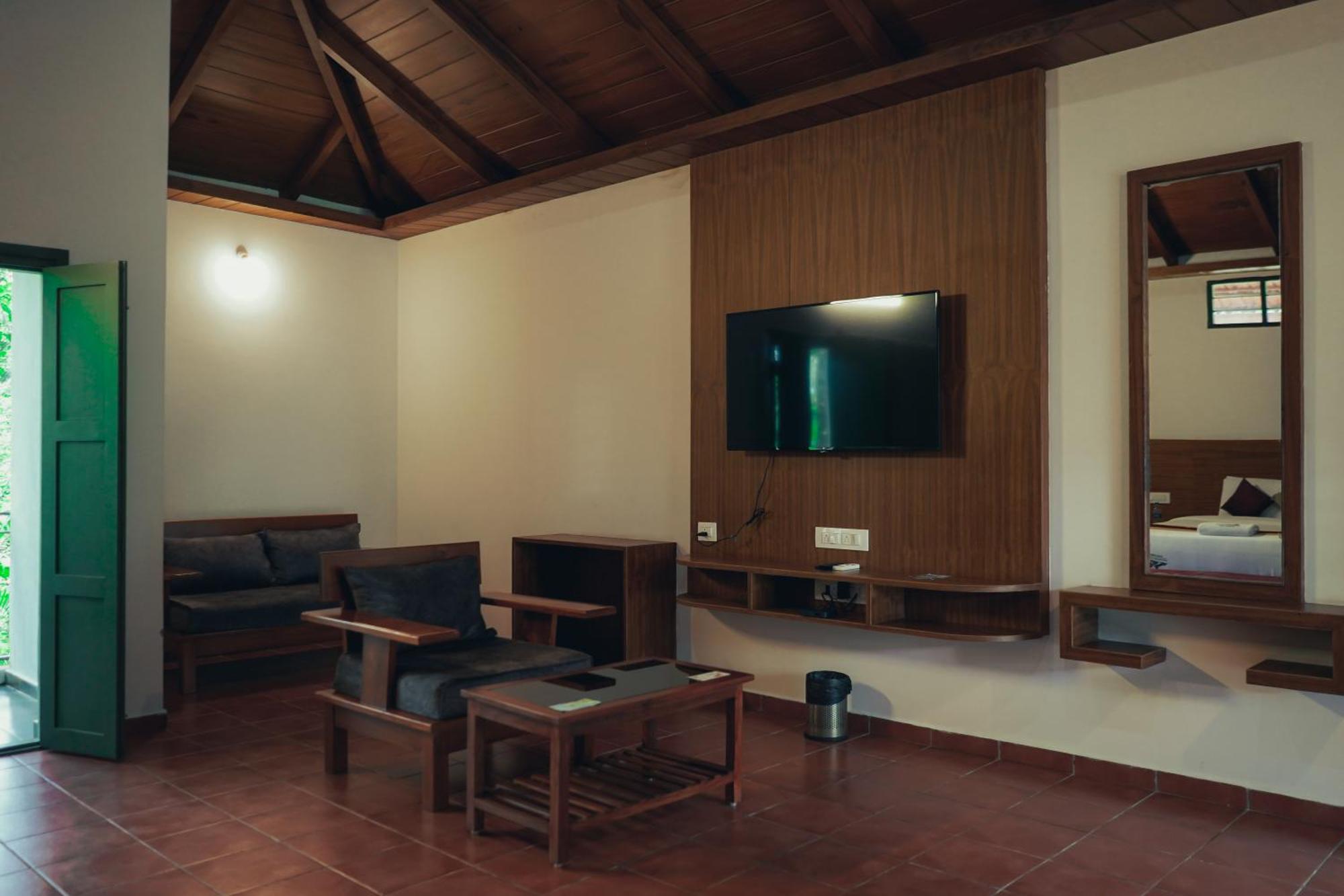 Hotel Coorggavadana à Madikeri Extérieur photo