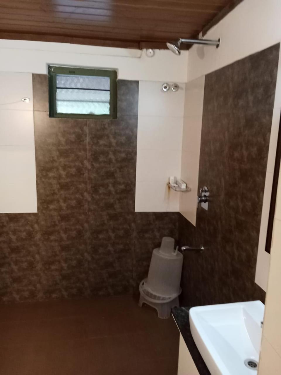Hotel Coorggavadana à Madikeri Extérieur photo