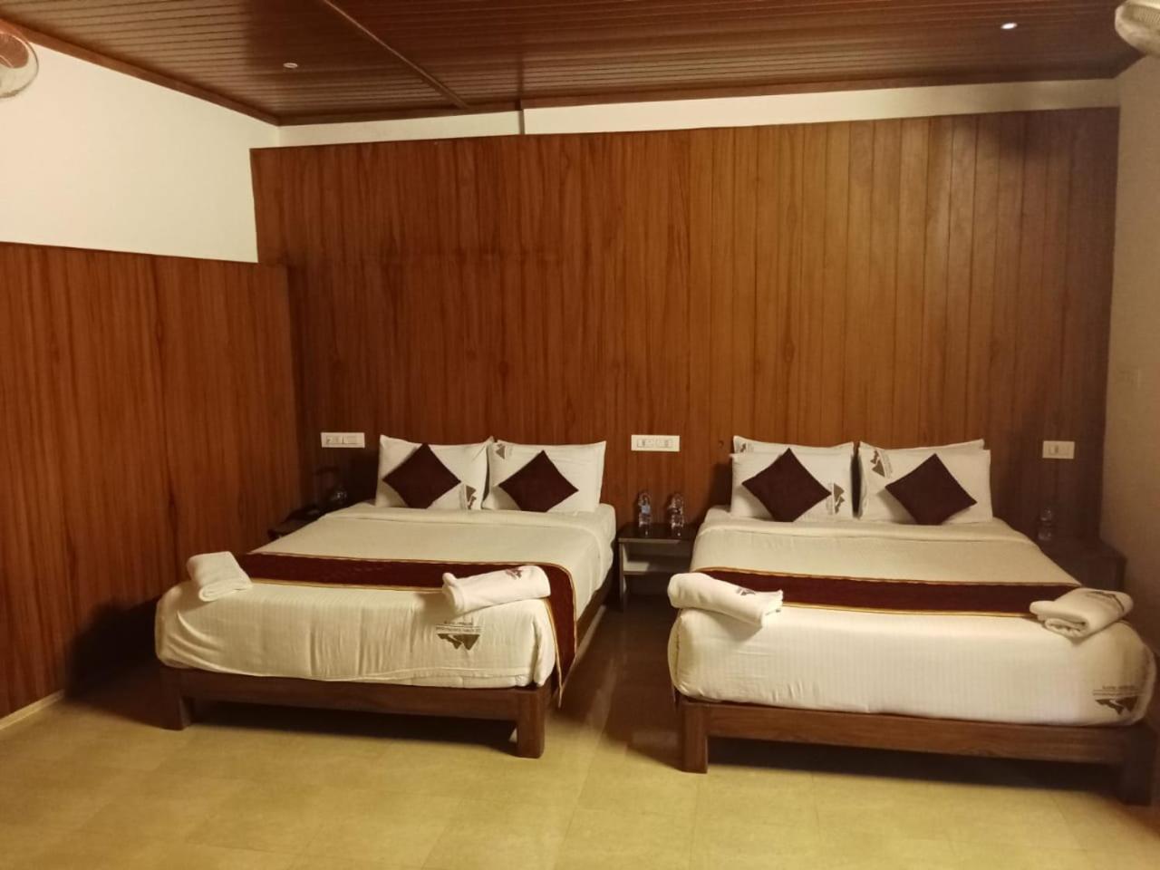 Hotel Coorggavadana à Madikeri Extérieur photo