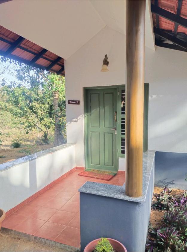 Hotel Coorggavadana à Madikeri Extérieur photo