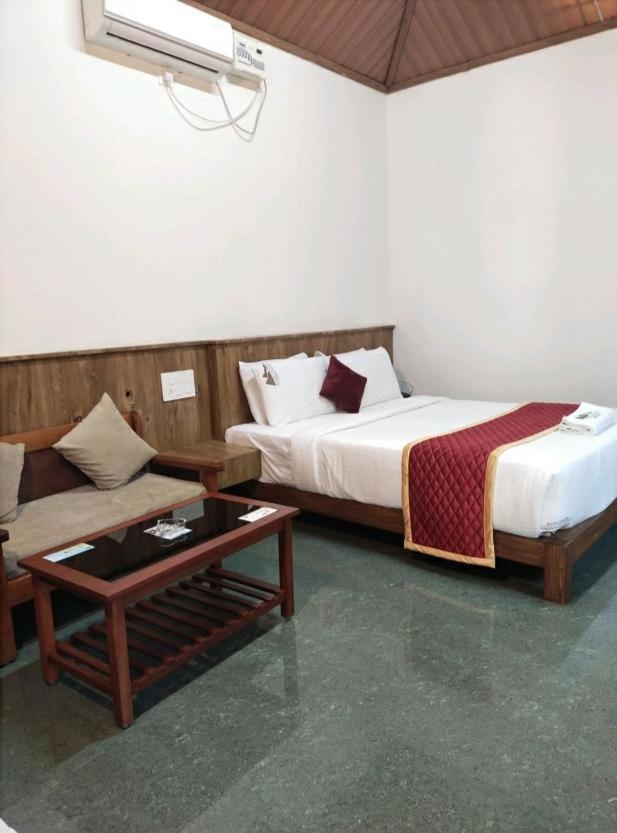 Hotel Coorggavadana à Madikeri Extérieur photo