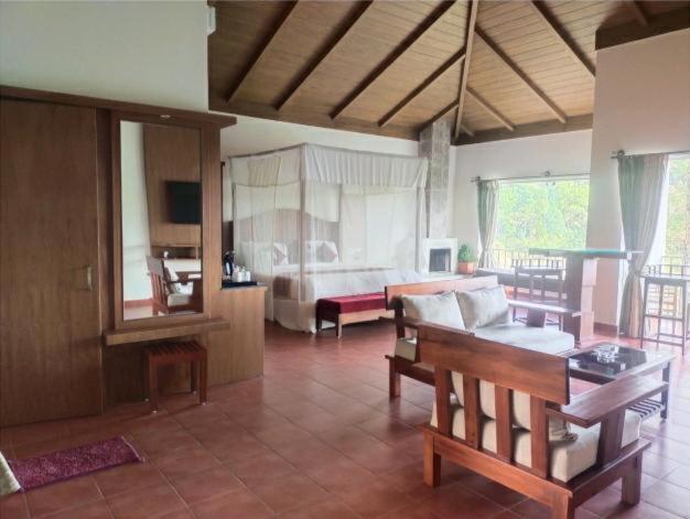 Hotel Coorggavadana à Madikeri Extérieur photo