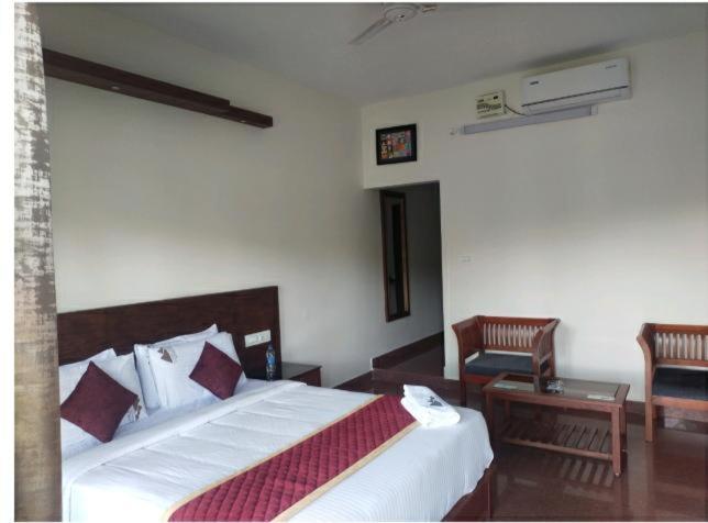 Hotel Coorggavadana à Madikeri Extérieur photo