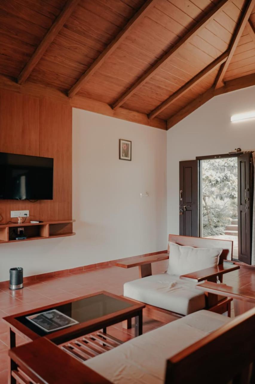 Hotel Coorggavadana à Madikeri Extérieur photo