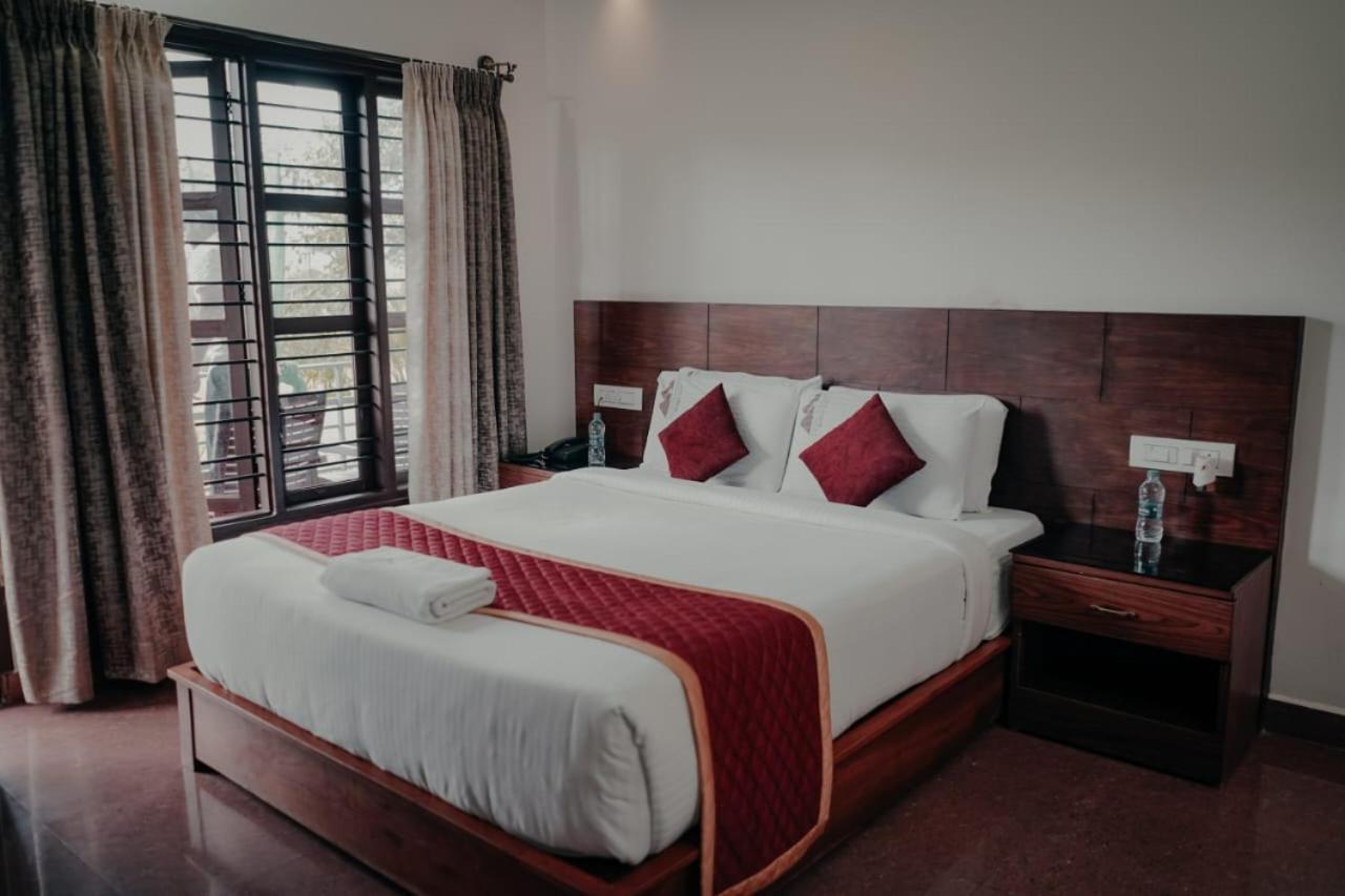 Hotel Coorggavadana à Madikeri Extérieur photo