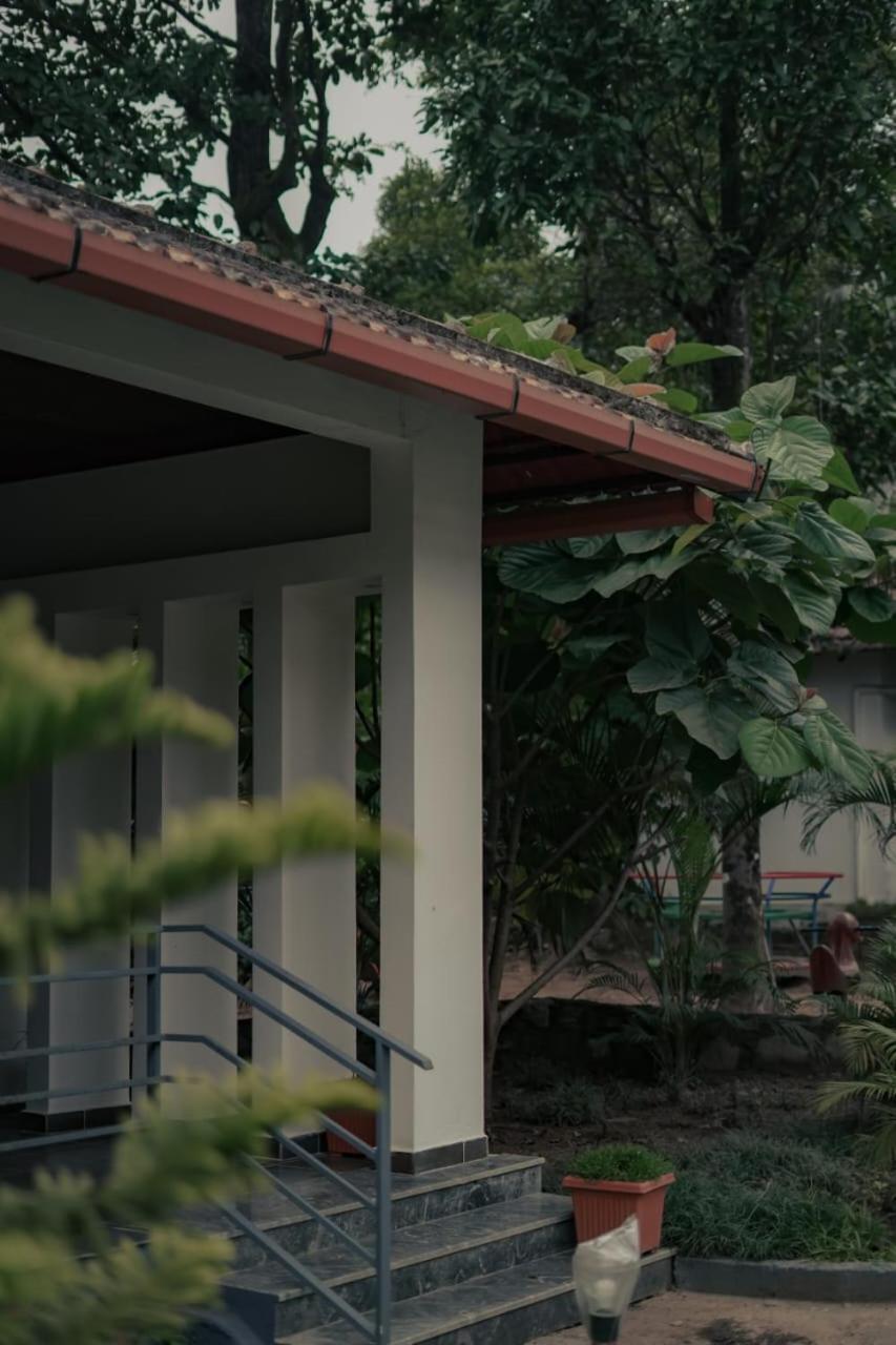 Hotel Coorggavadana à Madikeri Extérieur photo