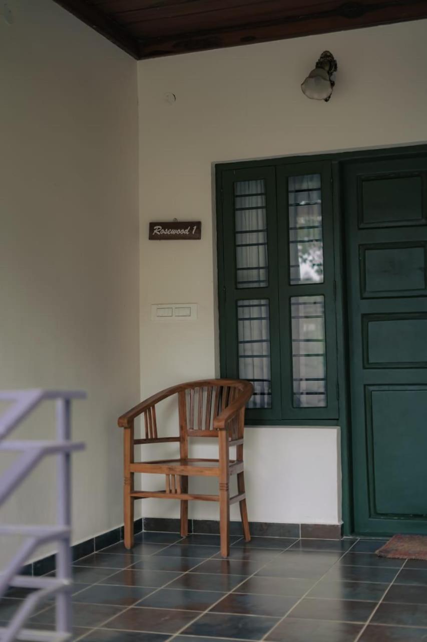 Hotel Coorggavadana à Madikeri Extérieur photo