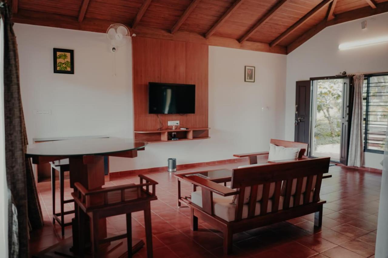 Hotel Coorggavadana à Madikeri Extérieur photo